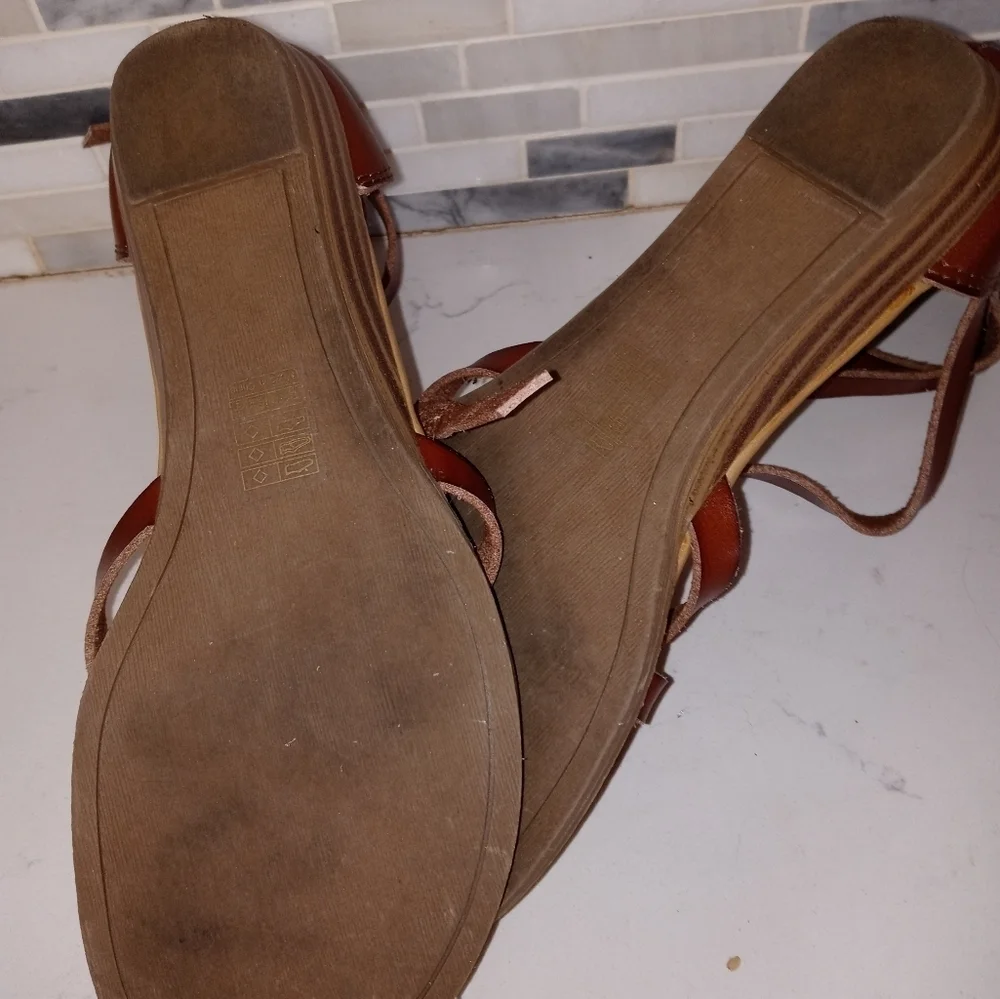 Blowfish Malibu thong leather Sandals with buckle and zip up heel youth 4.5